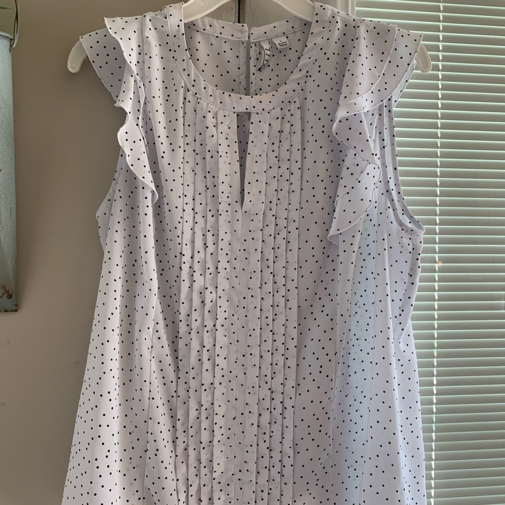 Elle Size Large Ruffle sleeveless blouse. White with small black polka dots.